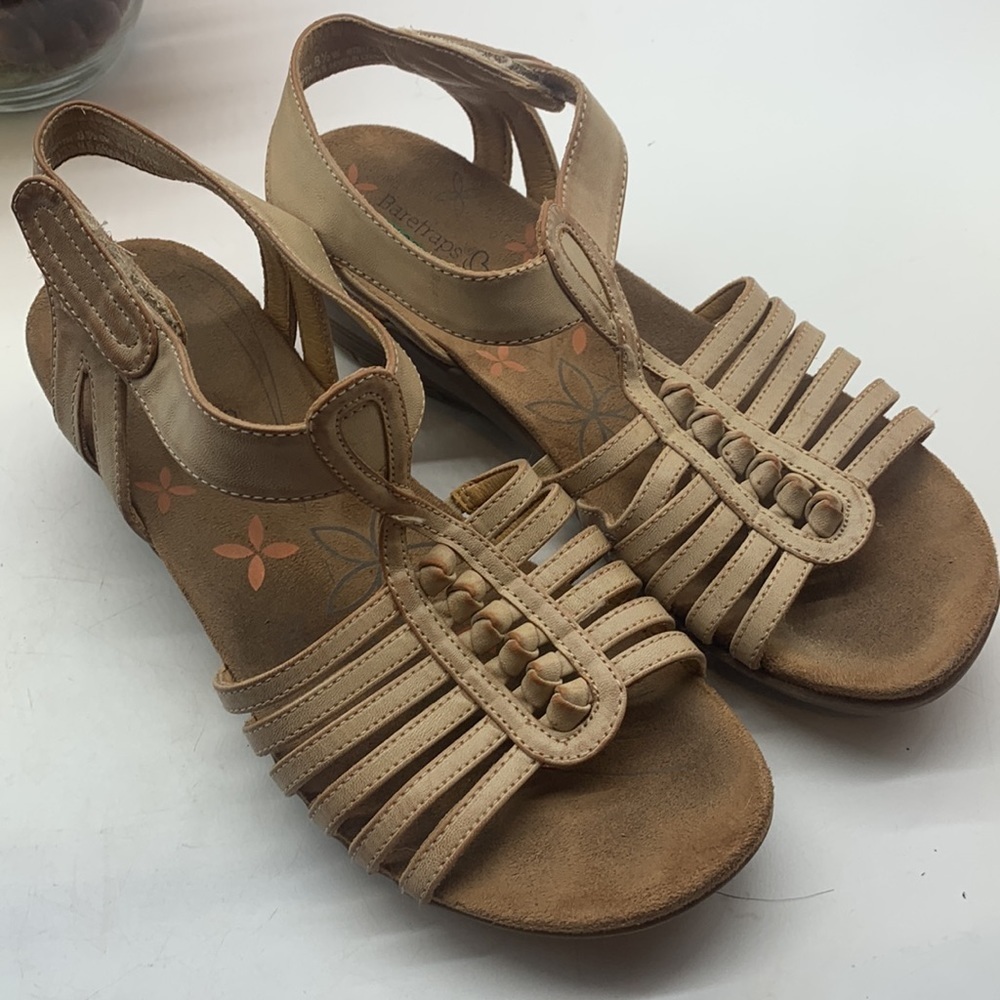 Baretraps Tan Leather Sandals with rubber wedge and ankle strap Sz 8.5. MCS0762E
